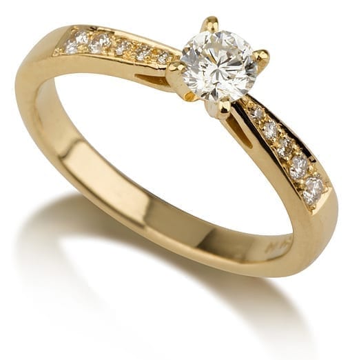 טבעת אירוסין זהב צהוב יהלום מרכזי